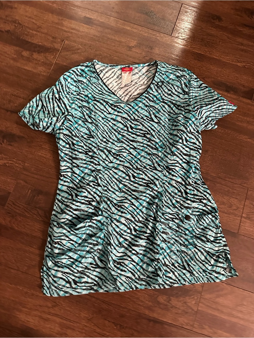 Dickies Scrub top Women's Zebra-Print V-Neck Top in Aqua - Unbranded
